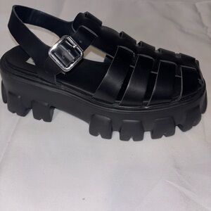 Steve Madden Black Chunky Fisherman Sandals - Women Size 7M